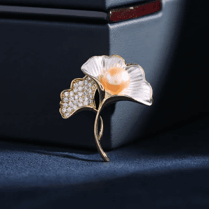 Copper elegant fresh water Pearl brooche